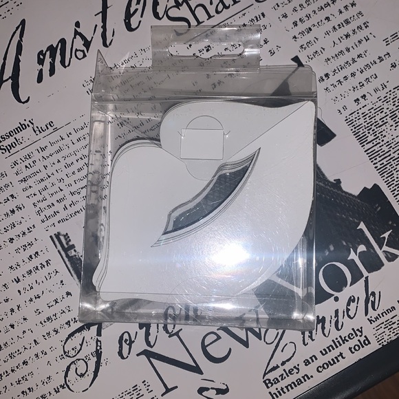 Gold wall adhesive - Picture 2 of 2